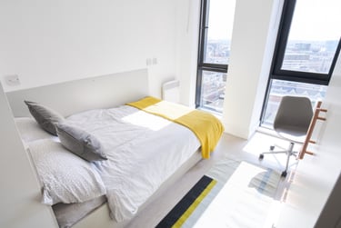 Premium En Suite City View - Image 2